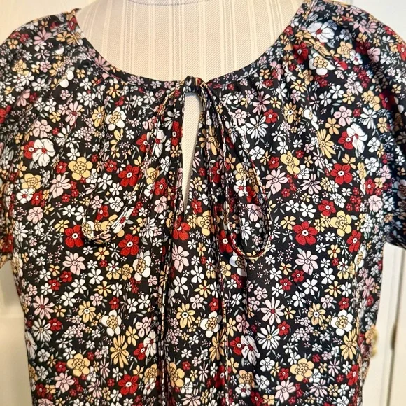 Simplefun Women’s Boho Black Floral Flutter Sleeve, Tie Front Top Size Med EUC - Picture 4 of 12